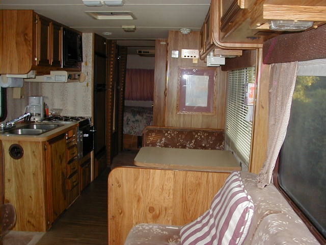 1987 Gulfstream, kitchen and dinette